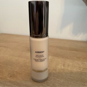 Hourglass Ambient Soft Glow Foundation 1.5